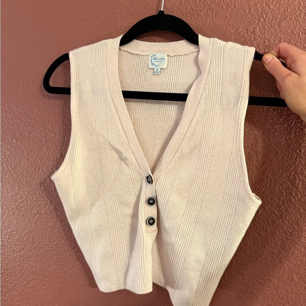 Pink Knit Cropped Sweater Tank with Buttons | Francesca’s | medium